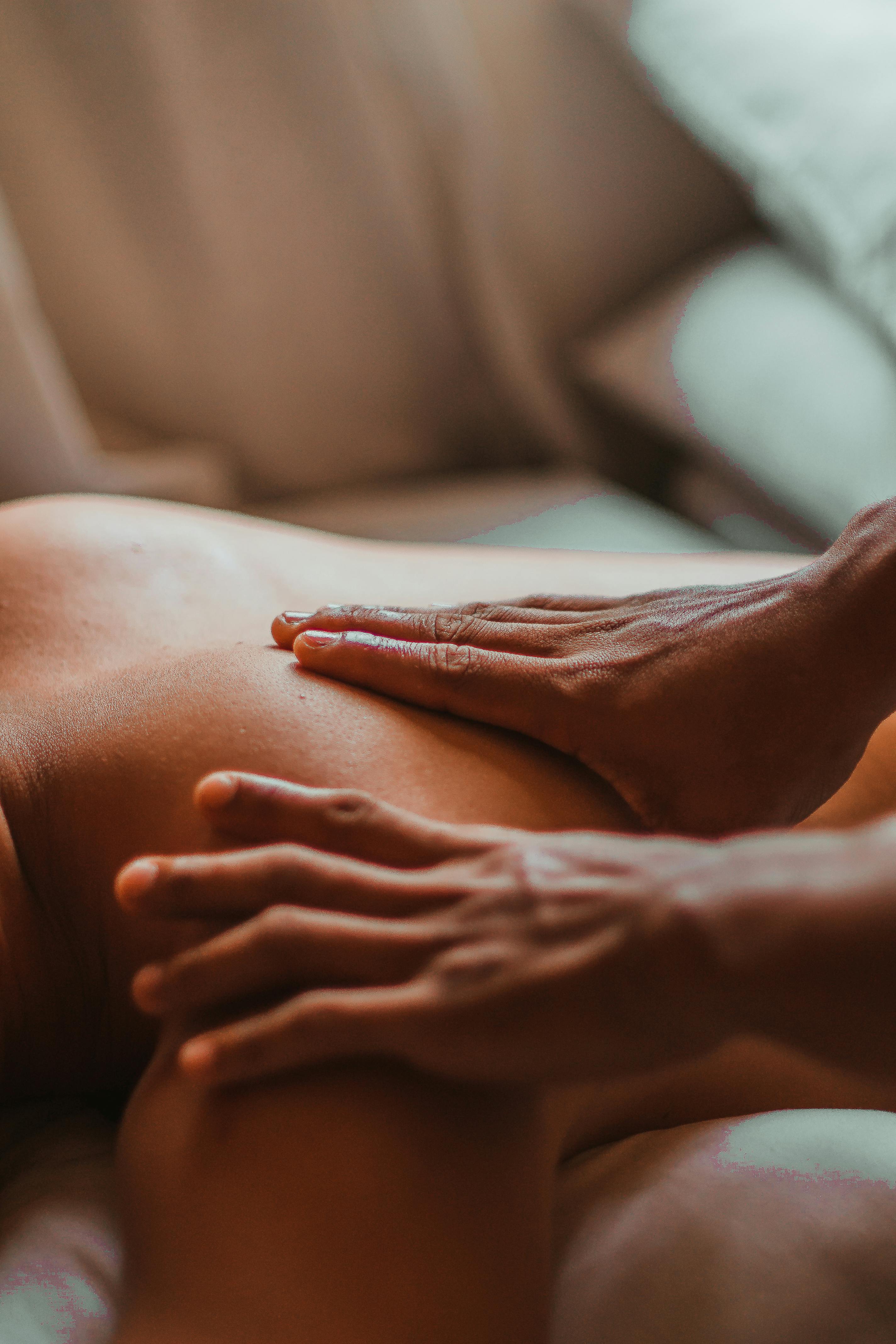 Pourquoi le massage érotique reste l’un des meilleurs jeux à deux