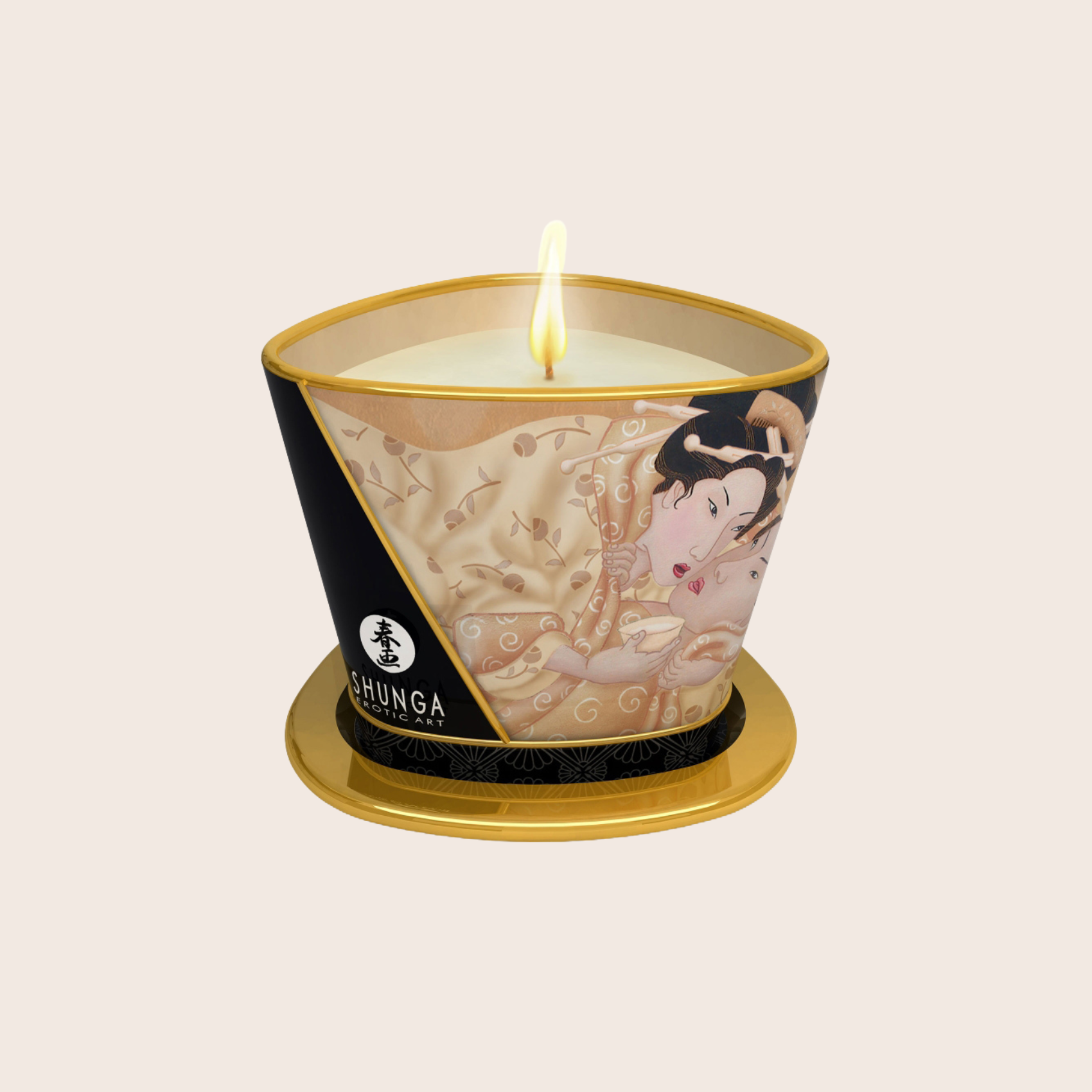Huile tiède issue de la bougie Shunga Vanille prête pour un massage sensuel