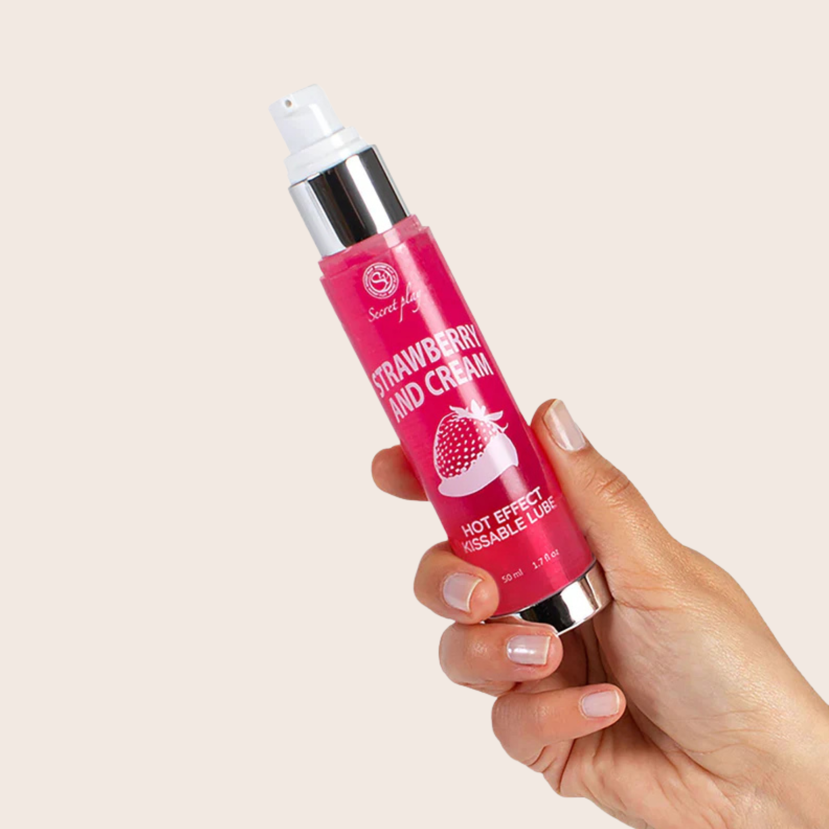 Lubrifiant chauffant fraise Secret Play tenu en main